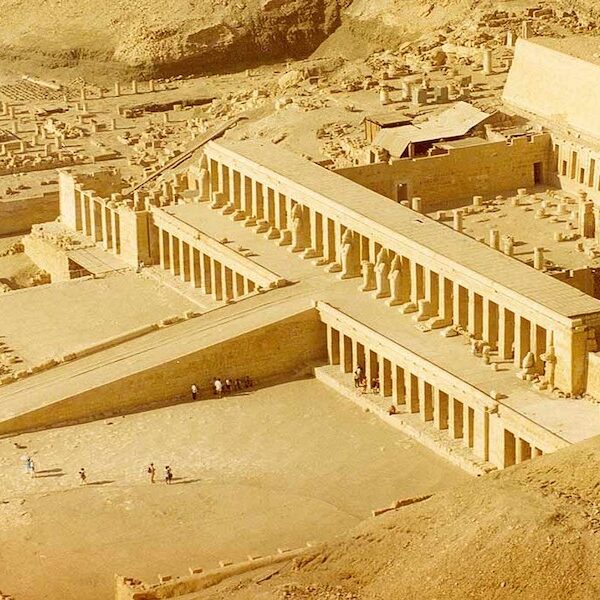 Egypt top travel luxor from sharm ( Vally of the king , queen Hatshepsut, karnak , Memnon Colossi )