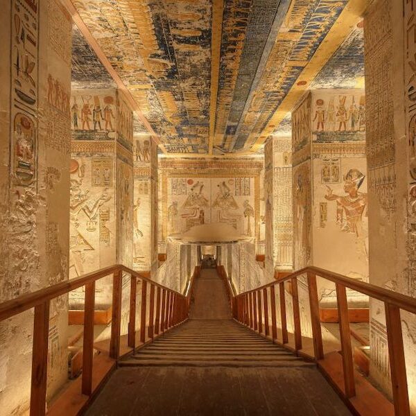 Egypt top travel luxor from sharm ( Vally of the king , queen Hatshepsut, karnak , Memnon Colossi )