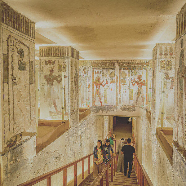 Egypt top travel luxor from sharm ( Vally of the king , queen Hatshepsut, karnak , Memnon Colossi )