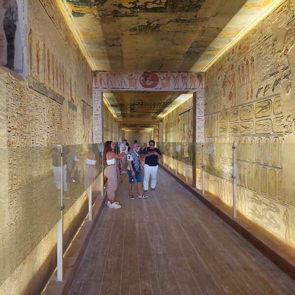 Egypt top travel luxor from sharm ( Vally of the king , queen Hatshepsut, karnak , Memnon Colossi )